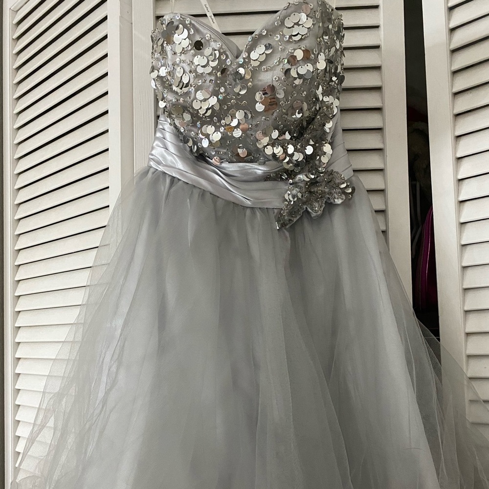 Dress - Picture 2 of 2